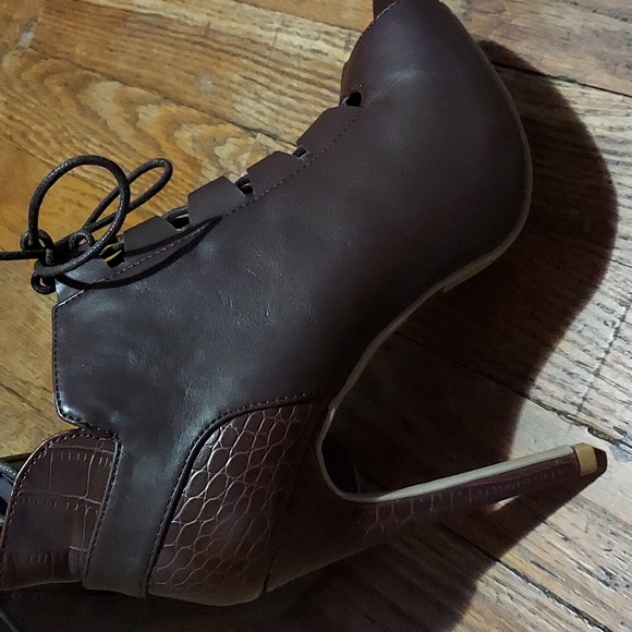 M&M 4 for $12 Shoes - Picture 8 of 10